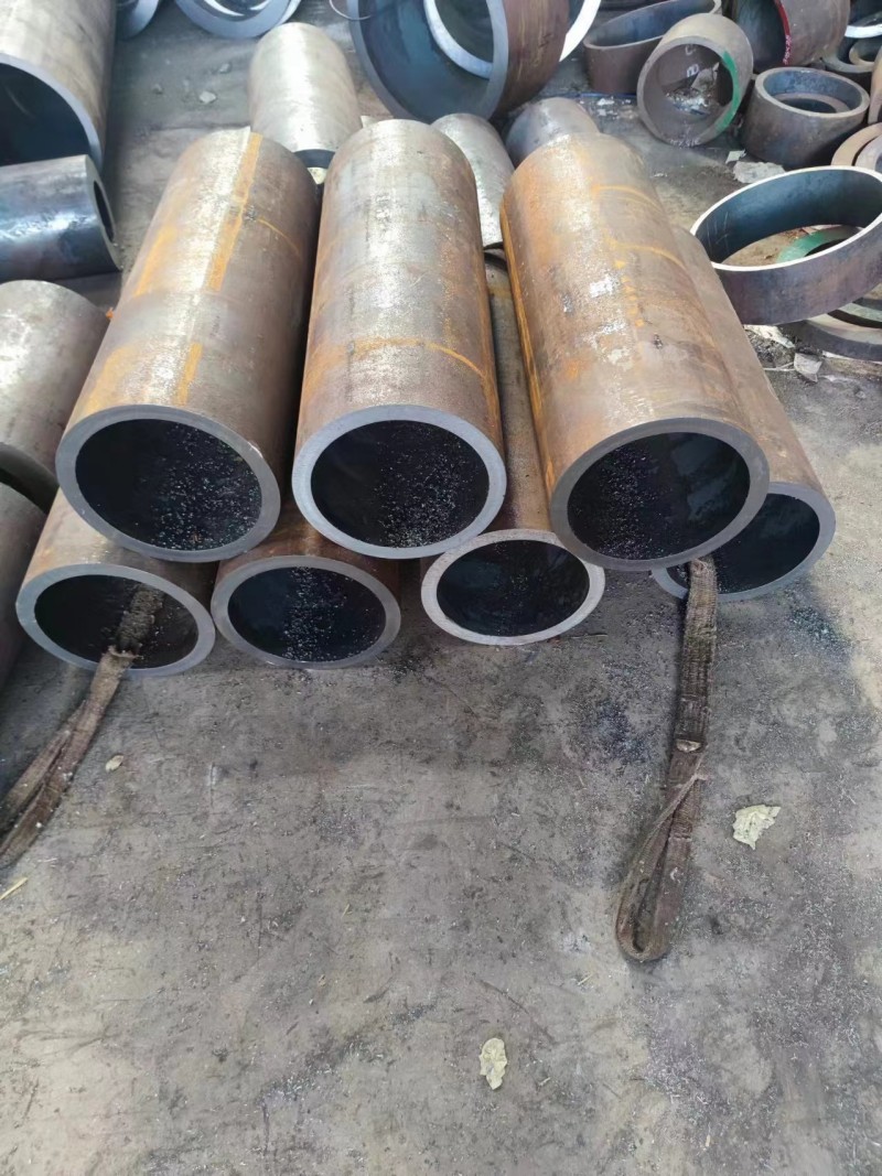 裕安裕安裕安12Cr1MovG无缝钢管切割